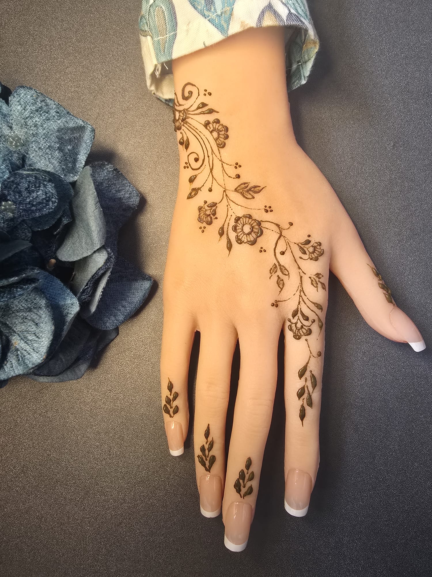 Delicate vine floral mehndi design for Shravan