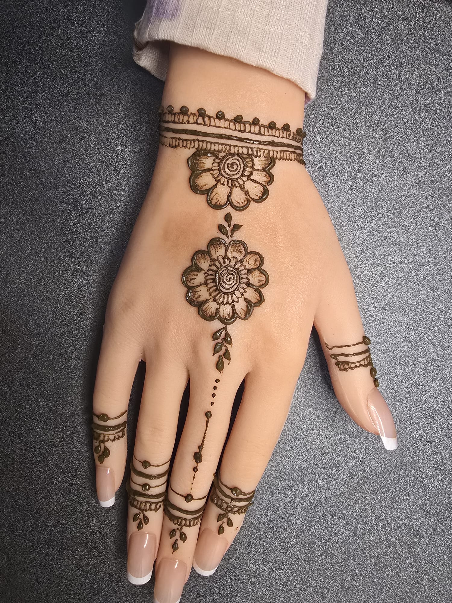 Floral bracelet mehndi design for Shravan