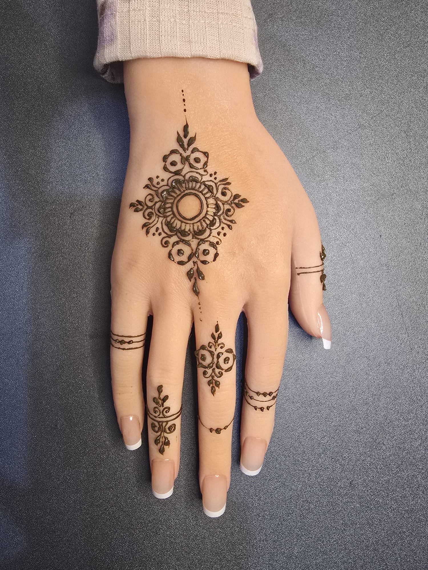 Mandala and finger detail mehndi for Shravan