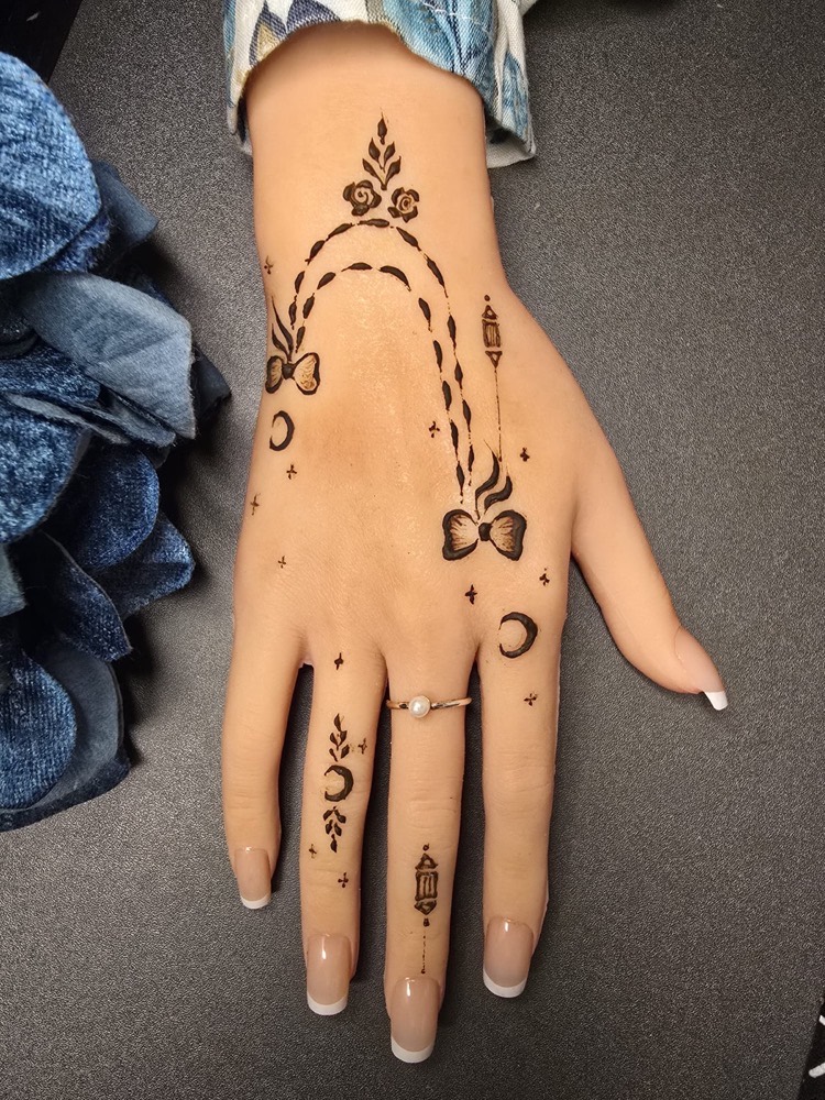 Bow Eid henna design with delicate leafy trails