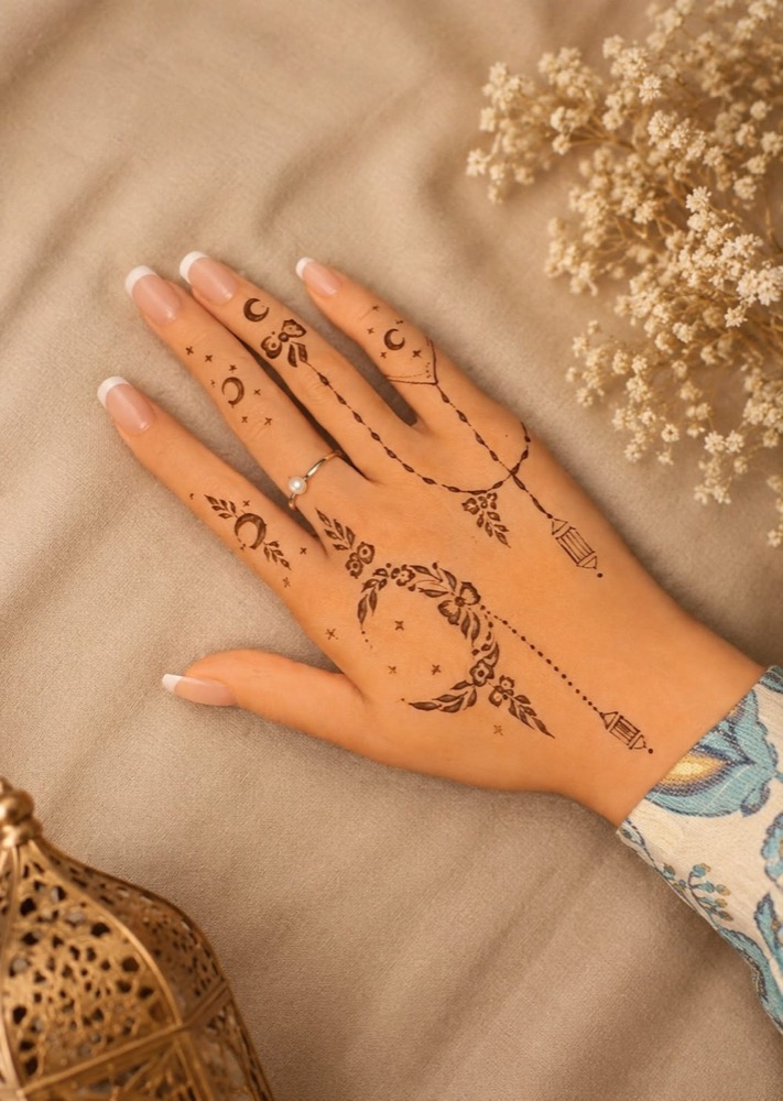 Eid henna design with simple floral details