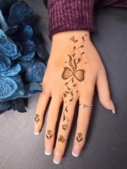 Bow and trail mehndi design by Mehndi Aura