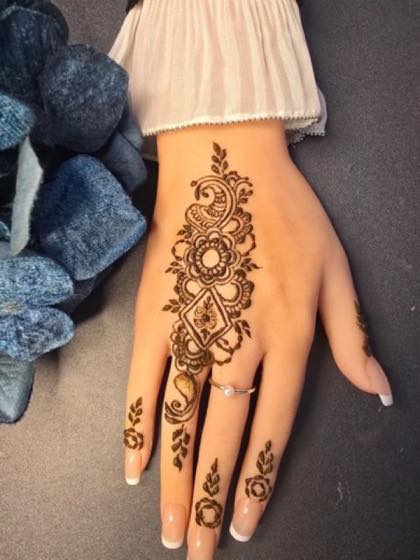 Heavy Arabic mehndi design for a bold celebration look